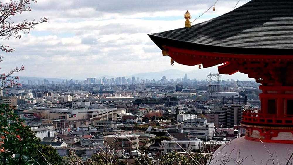 大願塔と大阪遠景