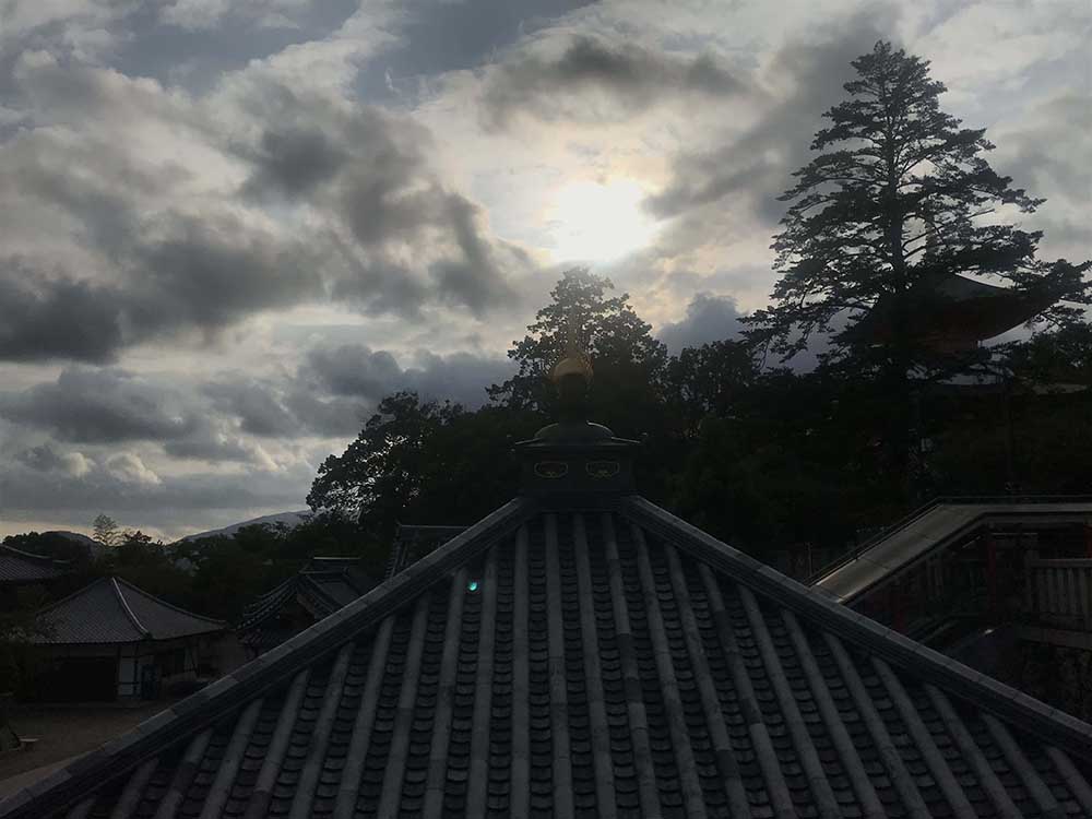 太陽と曇のコラボ