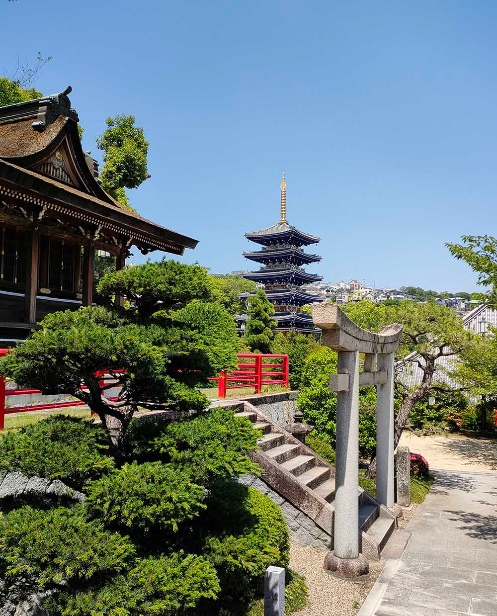 青龍塔と福神社